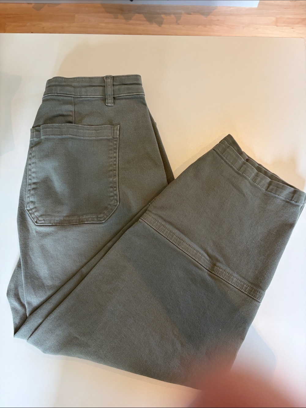 Everlane Women’s Relaxed Barrel Olive Utility Jeans